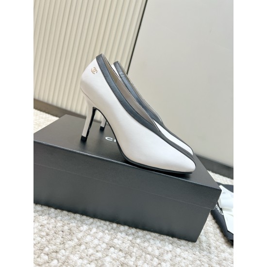 CHANEL Pumps and Slingbacks
