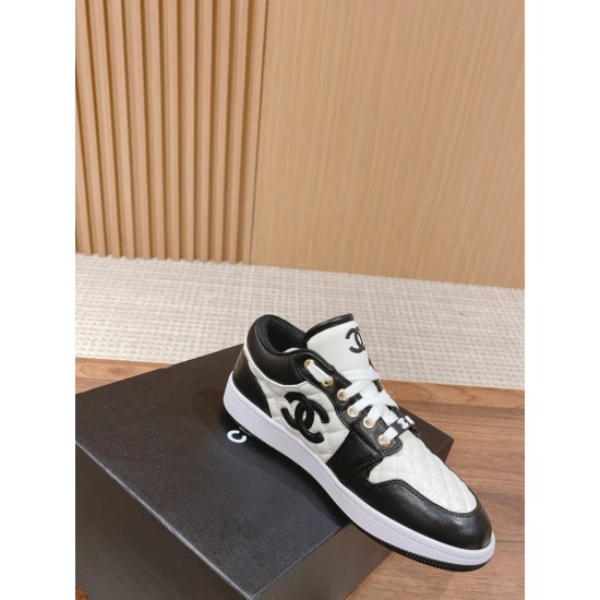 CHANEL Sneakers
