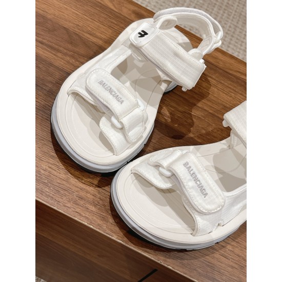  Balenciaga Slippers