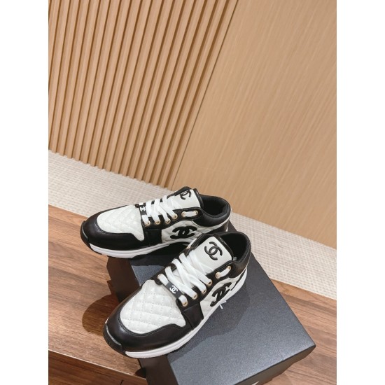 CHANEL Sneakers