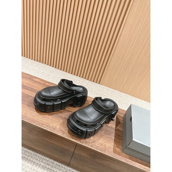  Balenciaga Slippers