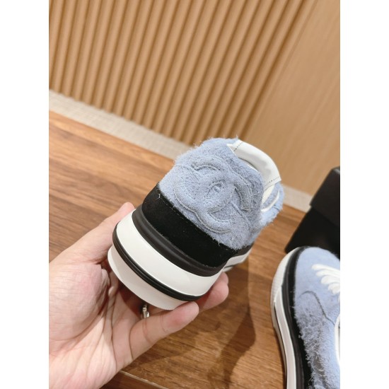 CHANEL Sneakers