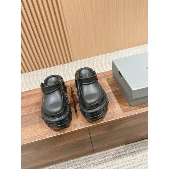  Balenciaga Slippers