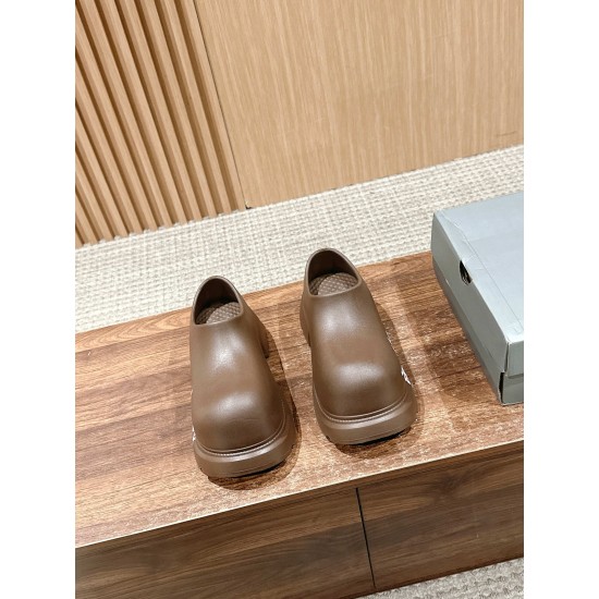  Balenciaga Slippers