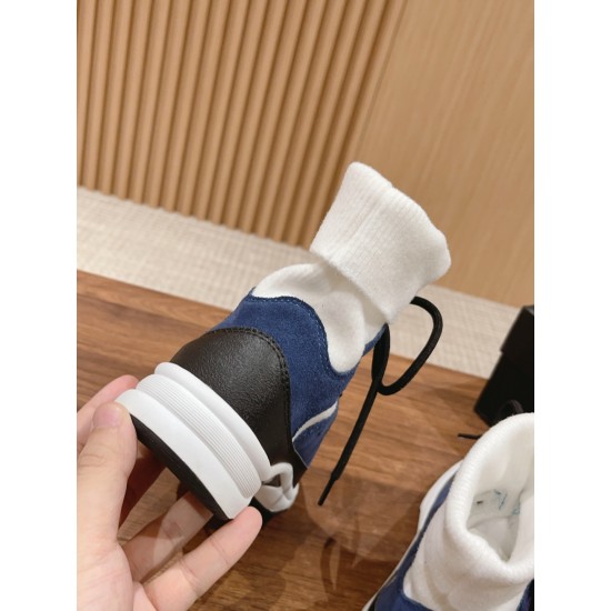 CHANEL Sneakers