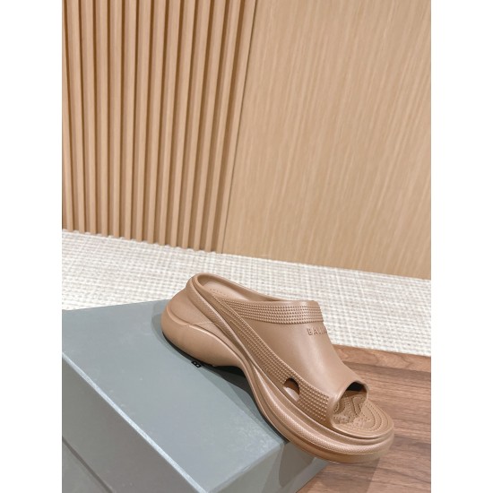 Balenciaga Slippers