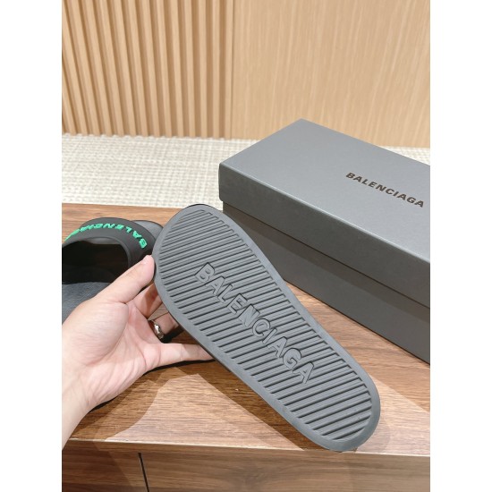  Balenciaga Slippers