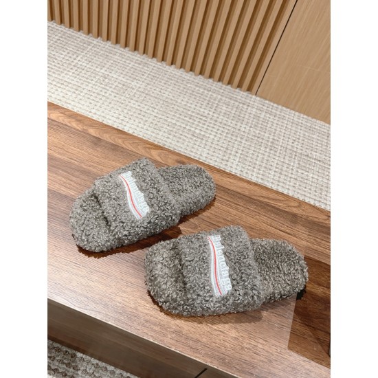  Balenciaga Slippers