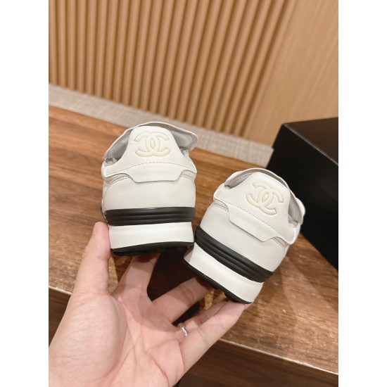 CHANEL Sneakers