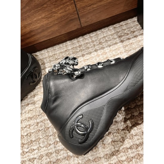 CHANEL Sneakers