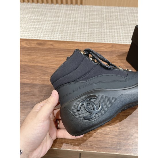 CHANEL Sneakers