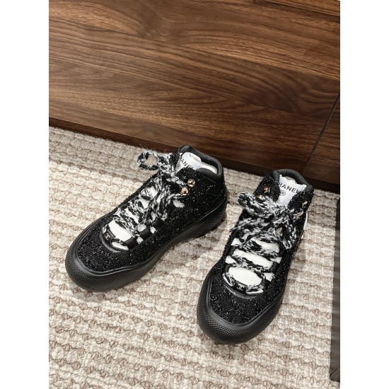 CHANEL Sneakers