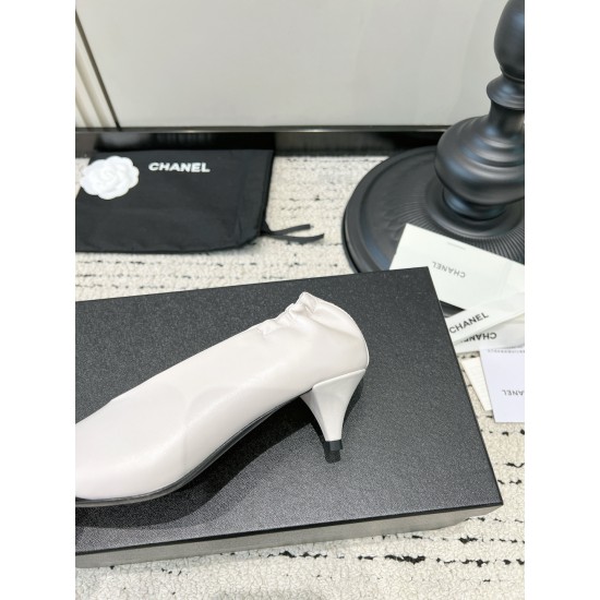 CHANEL Pumps and Slingbacks