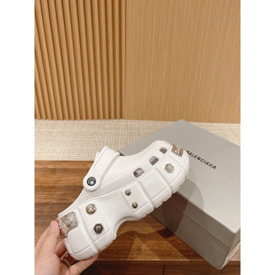  Balenciaga Slippers