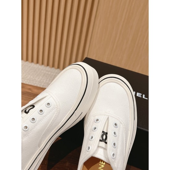 CHANEL Sneakers