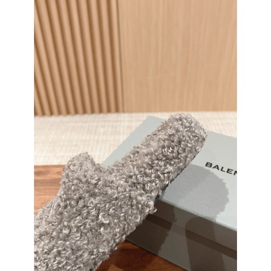  Balenciaga Slippers
