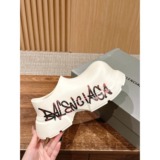  Balenciaga Slippers