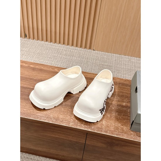  Balenciaga Slippers