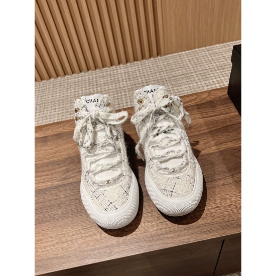 CHANEL Sneakers