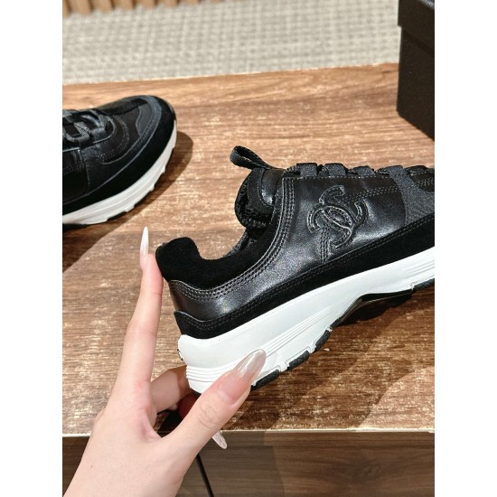 CHANEL Sneakers