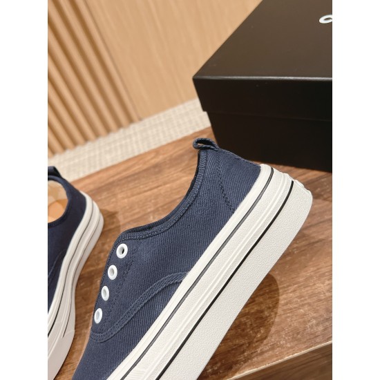 CHANEL Sneakers