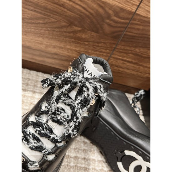 CHANEL Sneakers