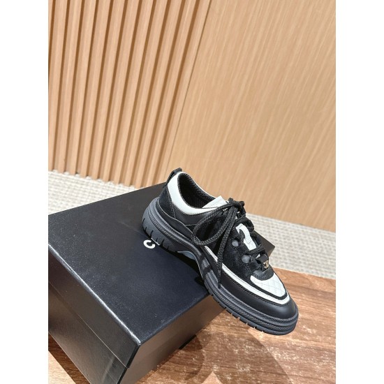 CHANEL Sneakers