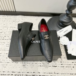 CHANEL Pumps and Slingbacks