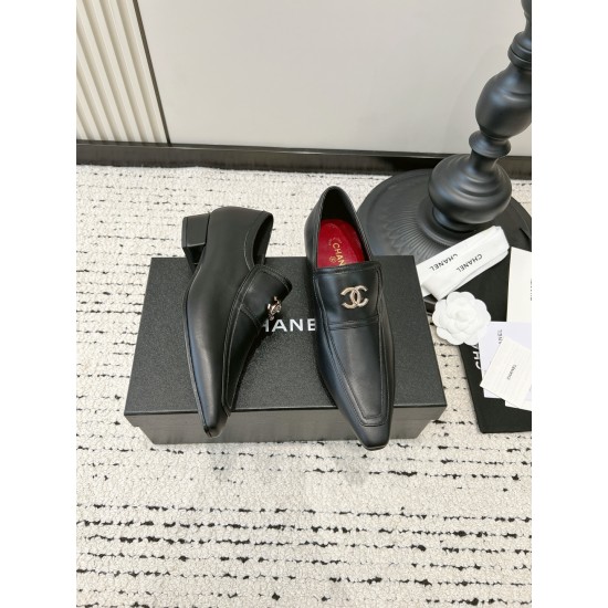 CHANEL Pumps and Slingbacks