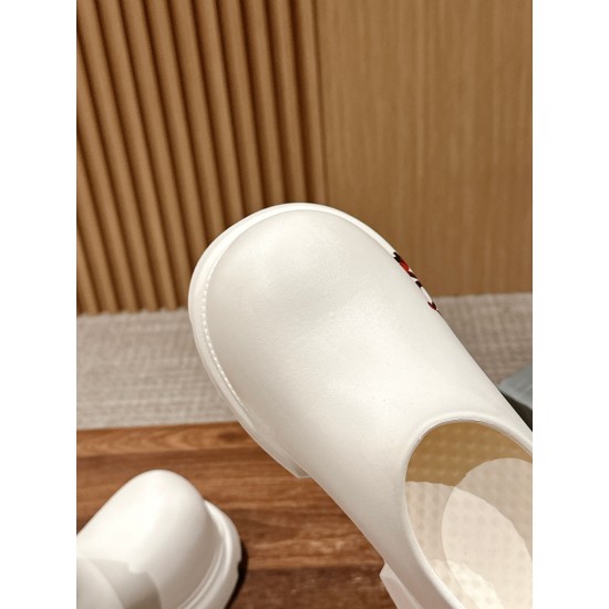  Balenciaga Slippers