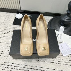 CHANEL Pumps and Slingbacks