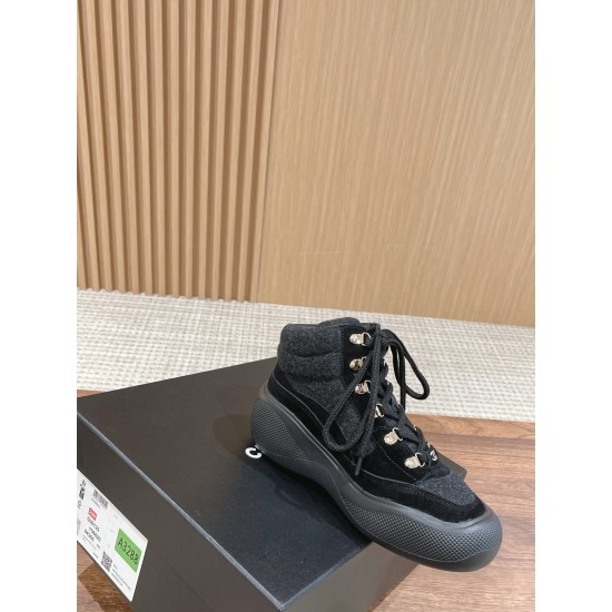 CHANEL Sneakers