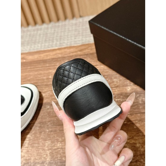 CHANEL Sneakers