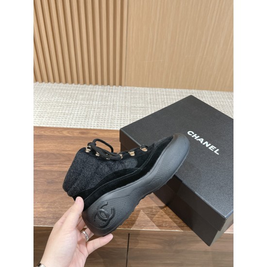 CHANEL Sneakers