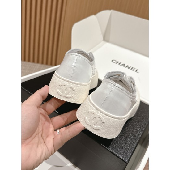 CHANEL Sneakers