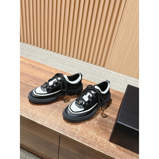 CHANEL Sneakers