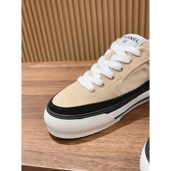 CHANEL Sneakers