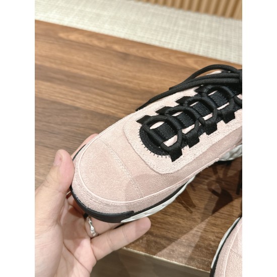 CHANEL Sneakers