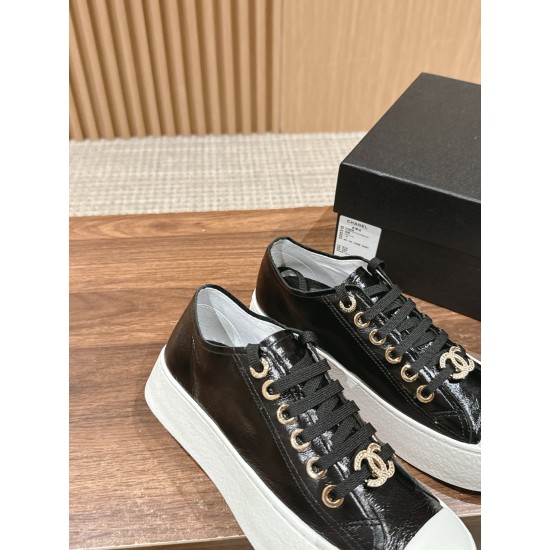 CHANEL Sneakers