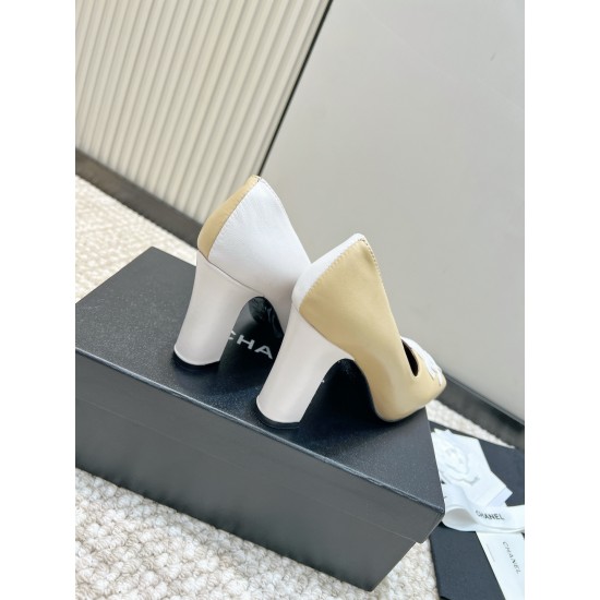 CHANEL Pumps and Slingbacks