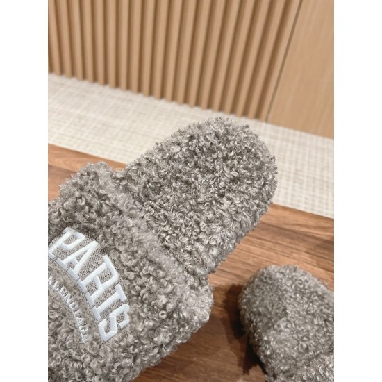  Balenciaga Slippers