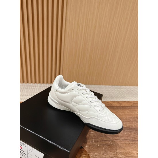 CHANEL Sneakers