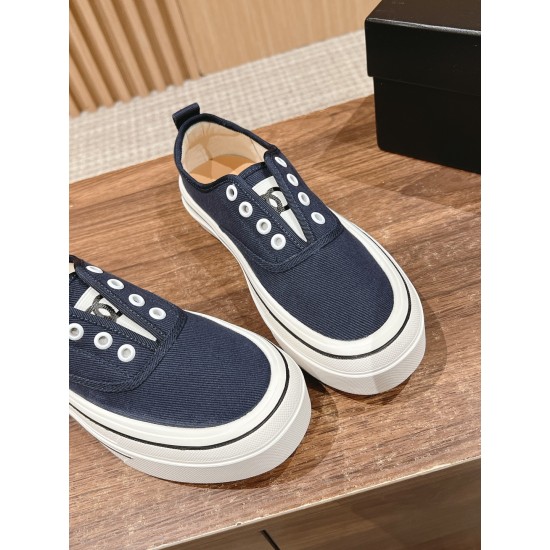 CHANEL Sneakers