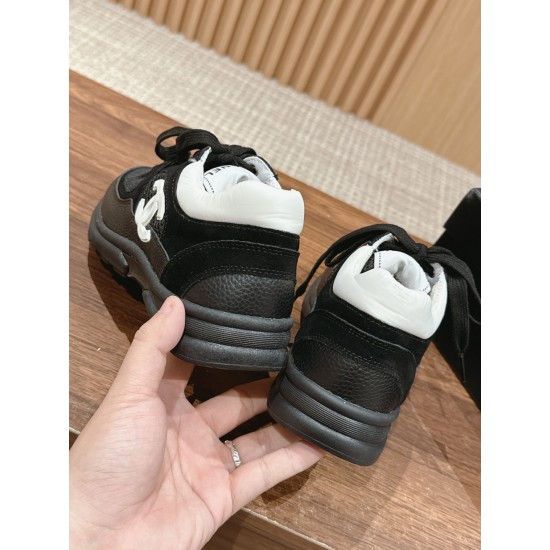 CHANEL Sneakers