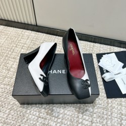 CHANEL Pumps and Slingbacks