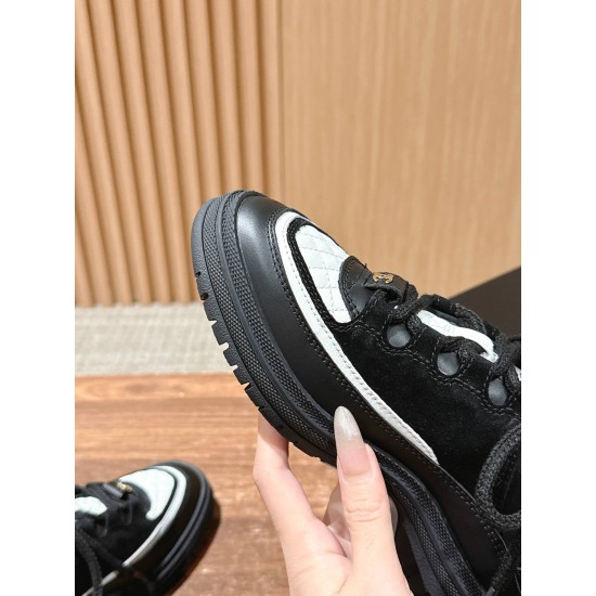 CHANEL Sneakers
