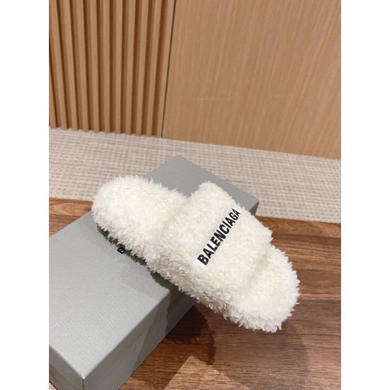 Balenciaga Slippers