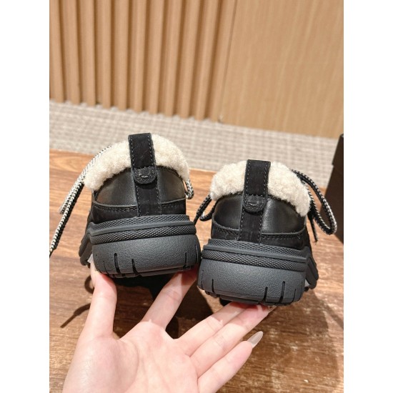 CHANEL Sneakers