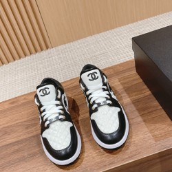 CHANEL Sneakers