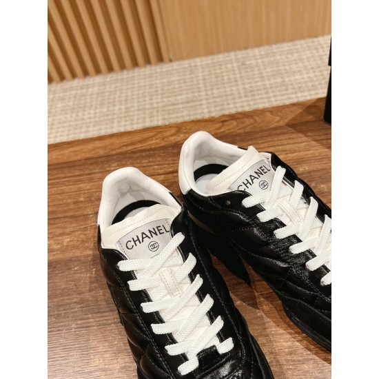 CHANEL Sneakers